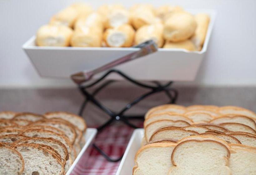 בית מלון כפרי évora By Rede Sagres