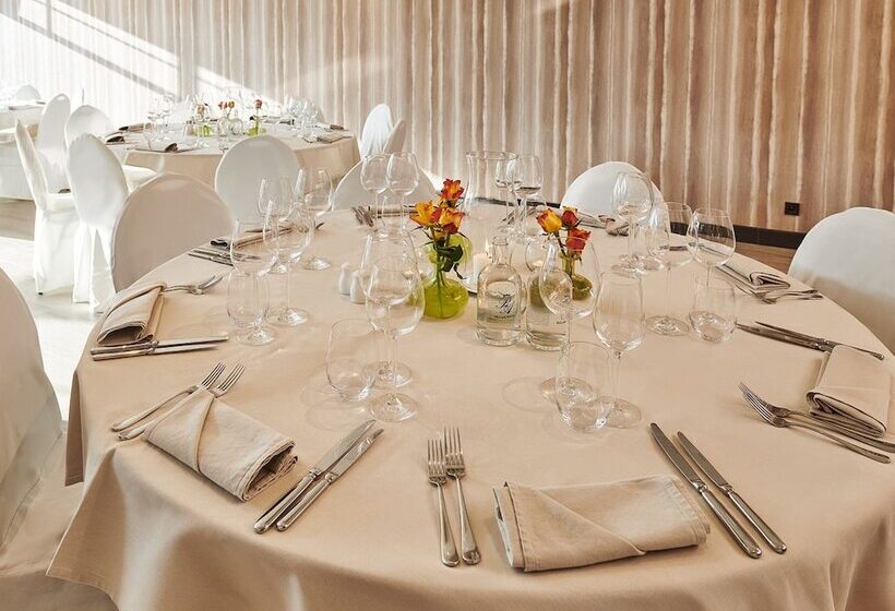 Отель Royal Astrid