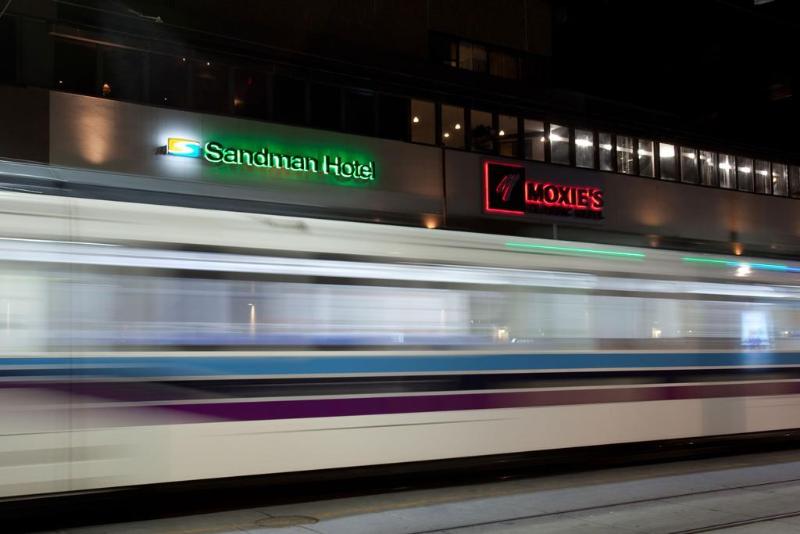 호텔 Sandman Signature Calgary Downtown