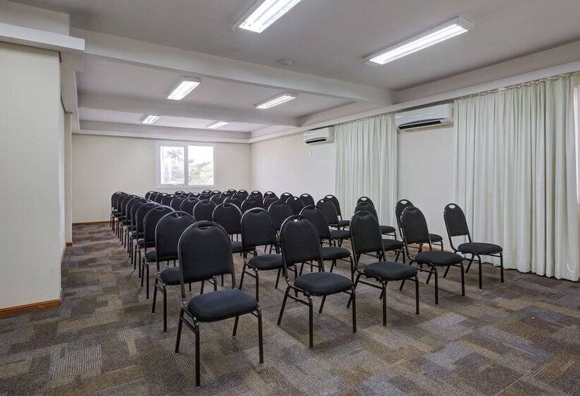 ホテル Slim Joinville By Slaviero Hoteis