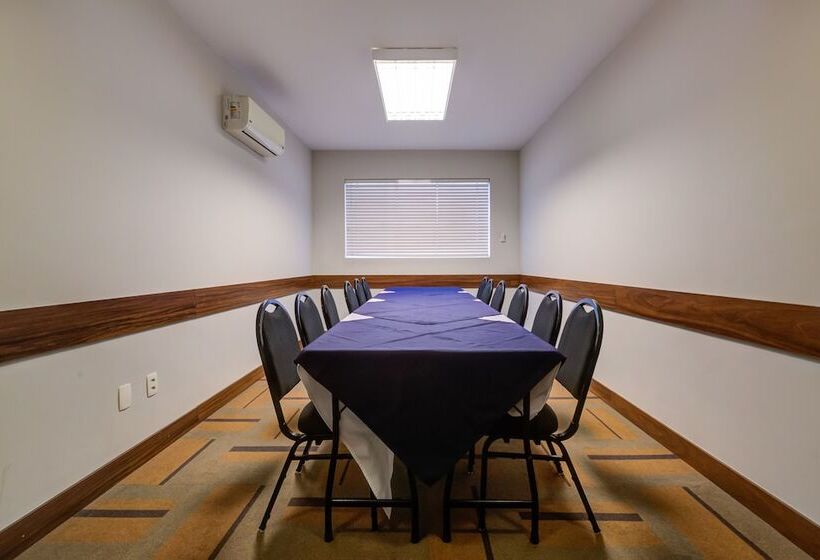 ホテル Slim Joinville By Slaviero Hoteis