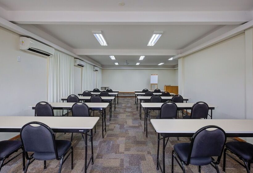 ホテル Slim Joinville By Slaviero Hoteis