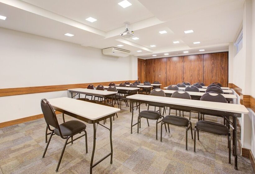 ホテル Slim Joinville By Slaviero Hoteis