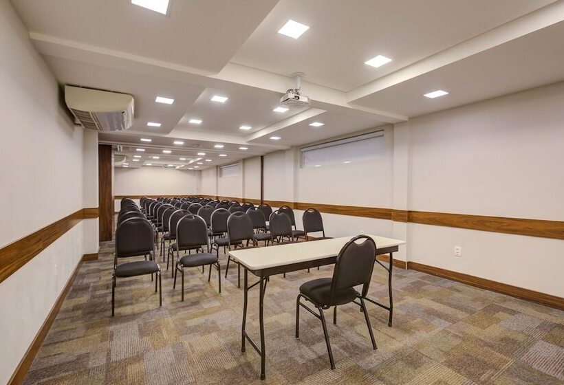 ホテル Slim Joinville By Slaviero Hoteis