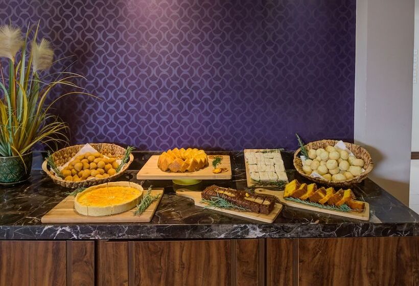 ホテル Slim Joinville By Slaviero Hoteis