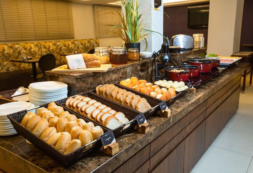 ホテル Slim Joinville By Slaviero Hoteis