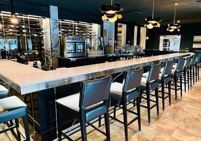 בית מלון כפרי & Suites Le Dauphin Drummondville