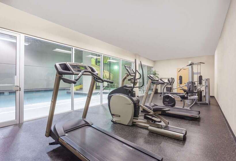 ホテル Super 8 By Wyndham Abbotsford Bc