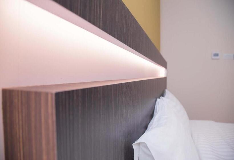 هتل The Capital Residence Suites