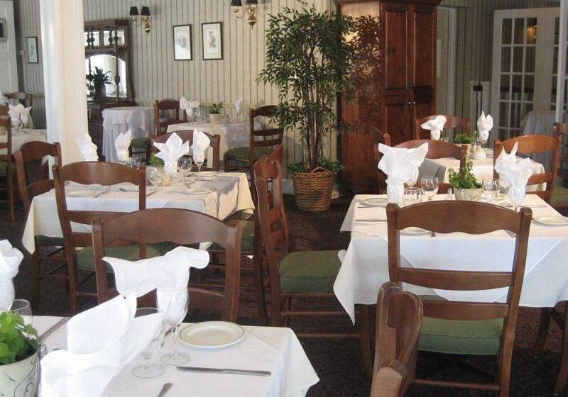 فندق The Gananoque Inn