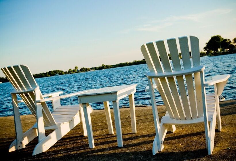 فندق The Gananoque Inn