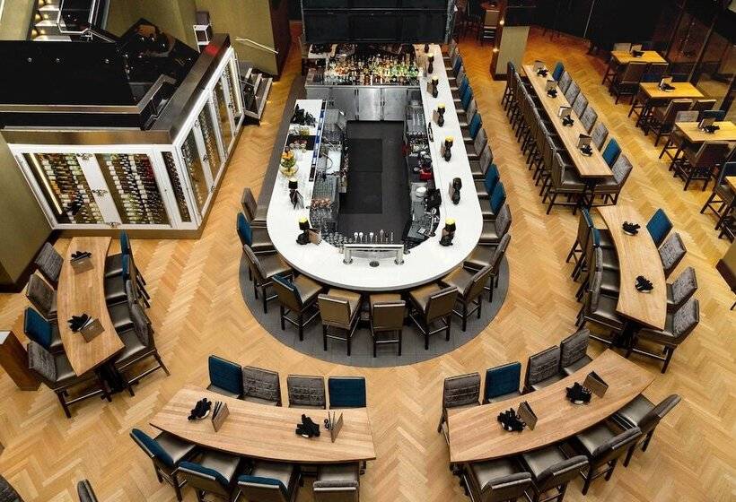 ホテル Sandman Signature Edmonton Downtown