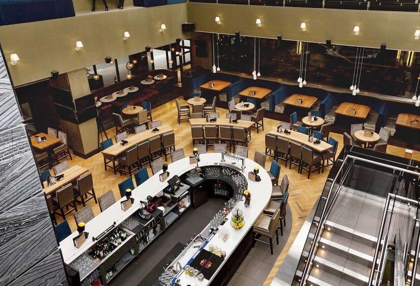 ホテル Sandman Signature Edmonton Downtown