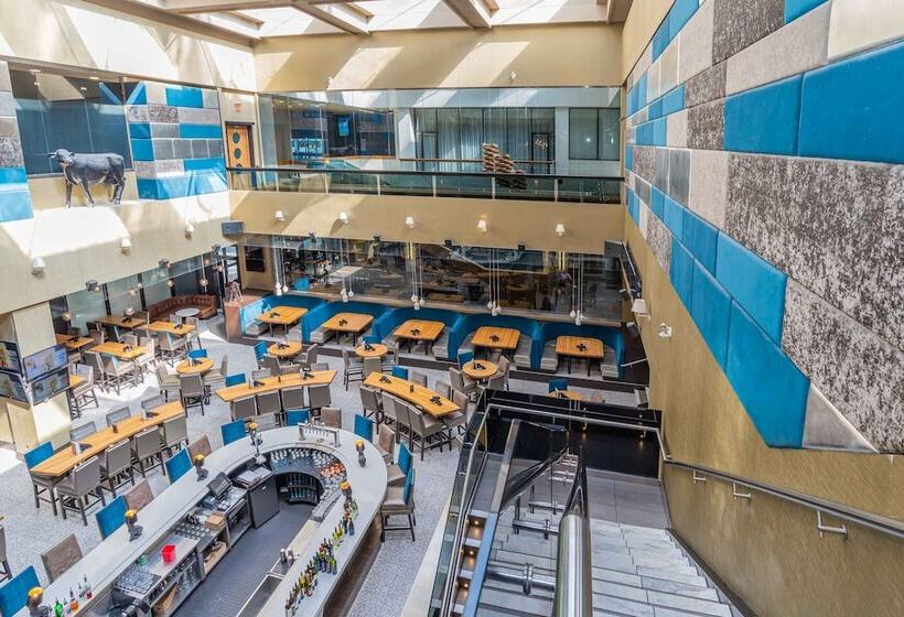 ホテル Sandman Signature Edmonton Downtown