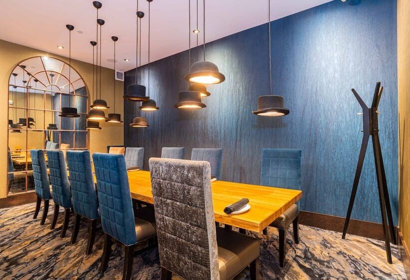 ホテル Sandman Signature Edmonton Downtown