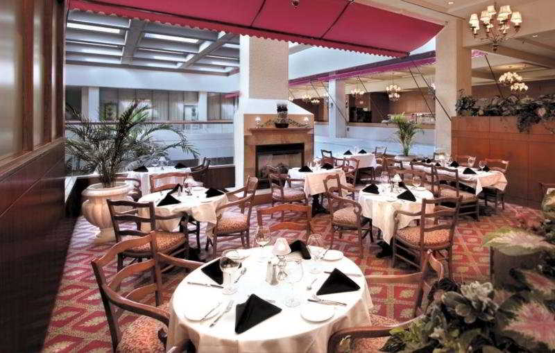 ホテル Sandman Signature Edmonton Downtown