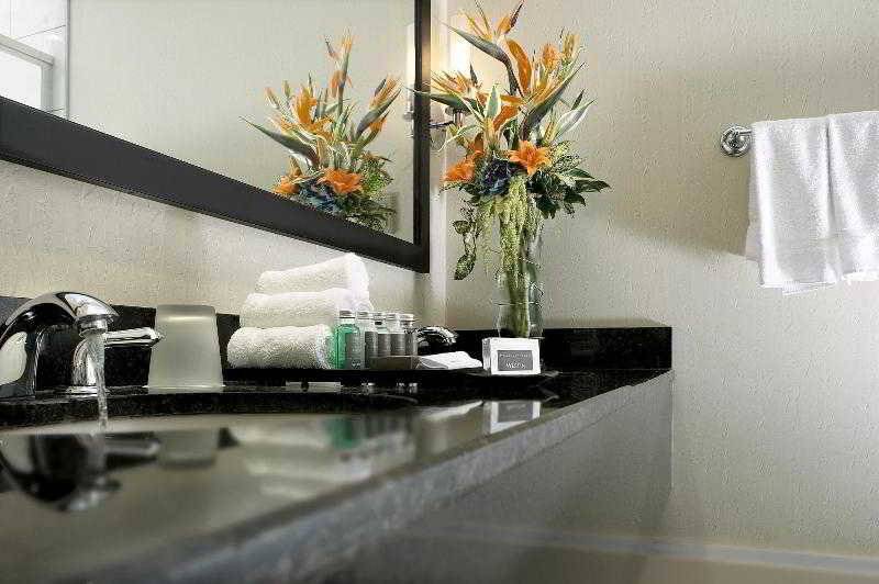 ホテル The Westin Edmonton