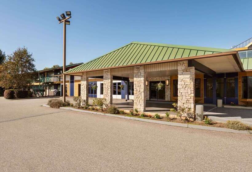 בית מלון כפרי Travelodge By Wyndham Abbotsford Bakerview