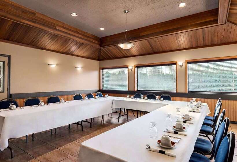 בית מלון כפרי Travelodge By Wyndham Abbotsford Bakerview