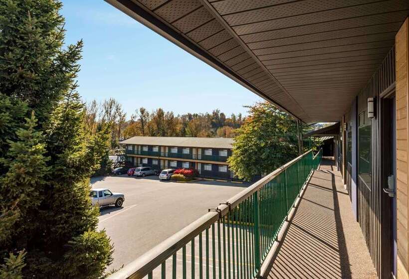 בית מלון כפרי Travelodge By Wyndham Abbotsford Bakerview