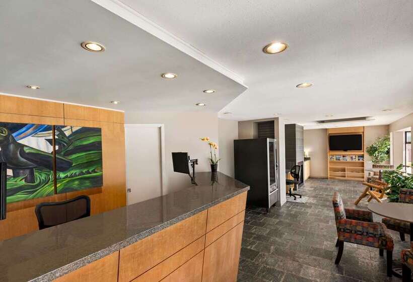 בית מלון כפרי Travelodge By Wyndham Abbotsford Bakerview