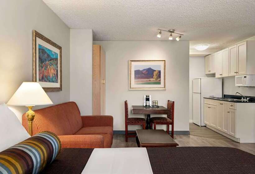 בית מלון כפרי Travelodge By Wyndham Abbotsford Bakerview