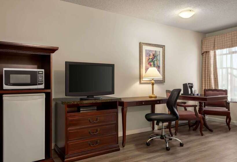 בית מלון כפרי Travelodge By Wyndham Abbotsford Bakerview