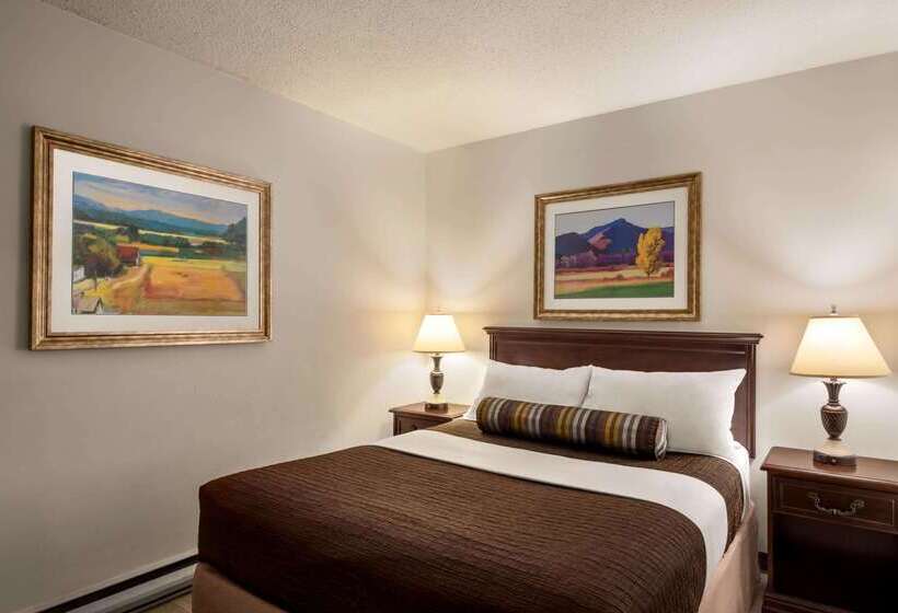 בית מלון כפרי Travelodge By Wyndham Abbotsford Bakerview