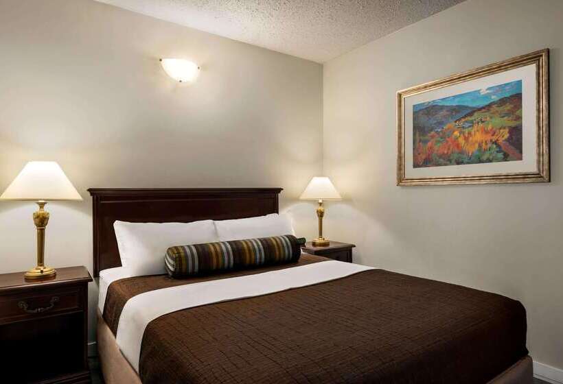 בית מלון כפרי Travelodge By Wyndham Abbotsford Bakerview