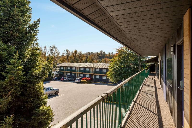 בית מלון כפרי Travelodge By Wyndham Abbotsford Bakerview