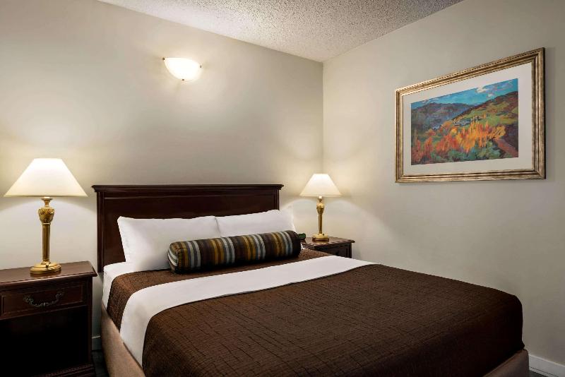 בית מלון כפרי Travelodge By Wyndham Abbotsford Bakerview