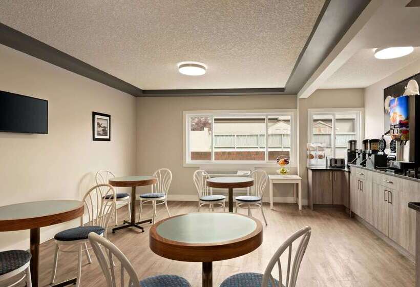 فندق Travelodge By Wyndham Calgary South