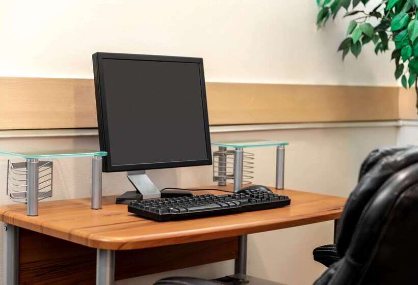 فندق Travelodge By Wyndham Calgary South