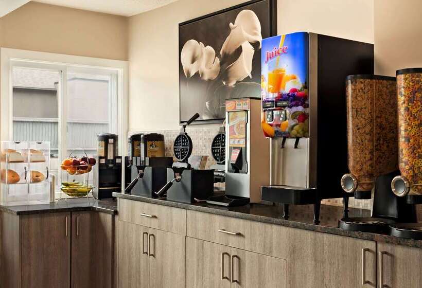 فندق Travelodge By Wyndham Calgary South