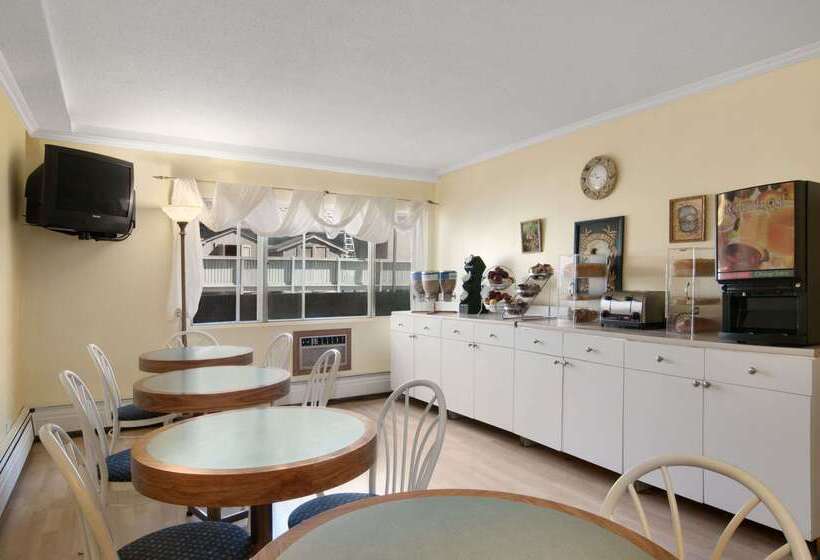 فندق Travelodge By Wyndham Calgary South