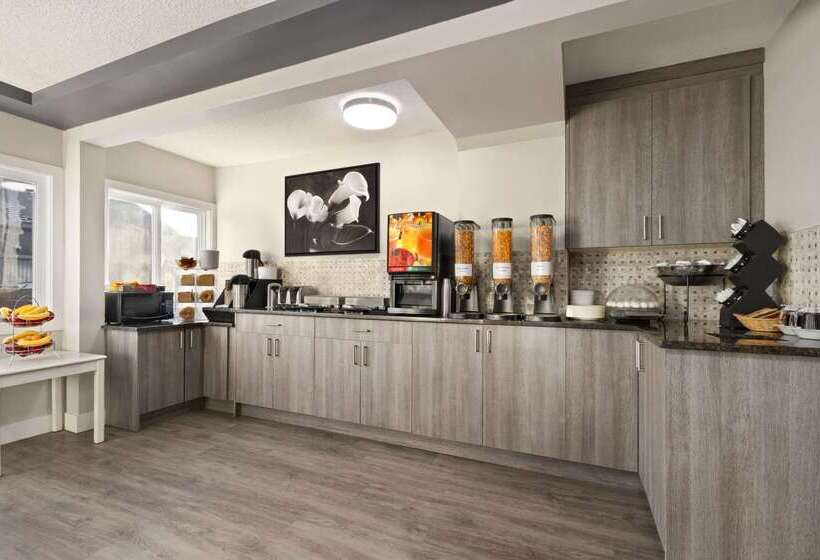 فندق Travelodge By Wyndham Calgary South