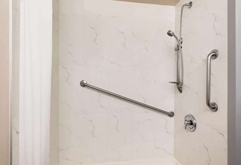 فندق Travelodge By Wyndham Calgary South