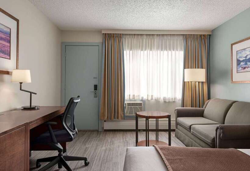 فندق Travelodge By Wyndham Calgary South
