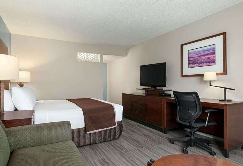 فندق Travelodge By Wyndham Calgary South