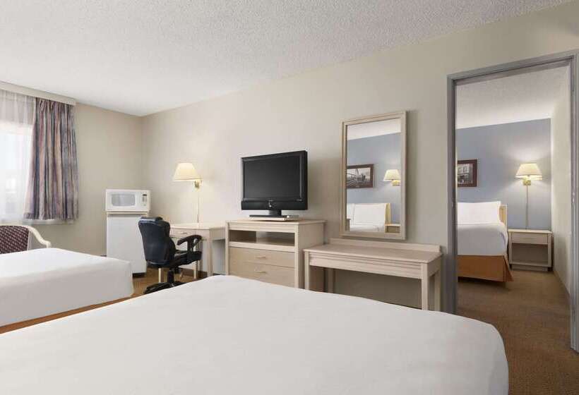 فندق Travelodge By Wyndham Calgary South