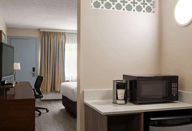 فندق Travelodge By Wyndham Calgary South
