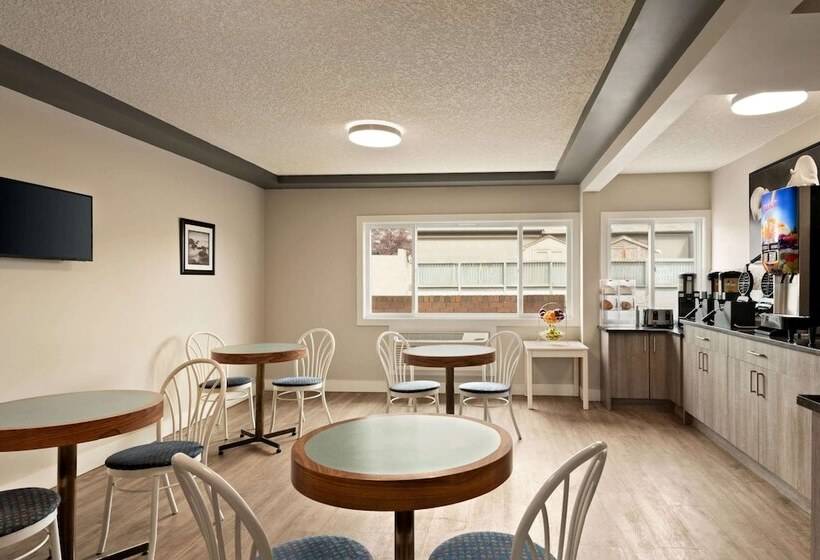 فندق Travelodge By Wyndham Calgary South