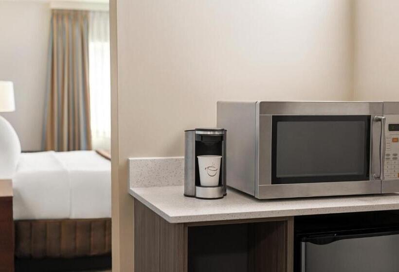 فندق Travelodge By Wyndham Calgary South