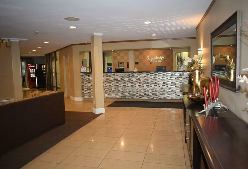 בית מלון כפרי Travelodge  By Wyndham Chilliwack