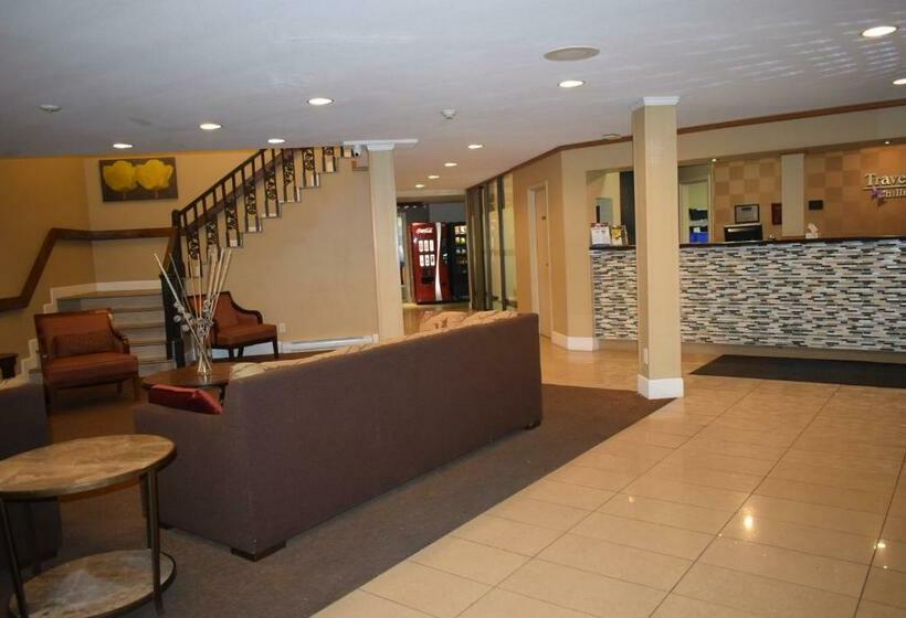 Отель Travelodge By Wyndham Chilliwack