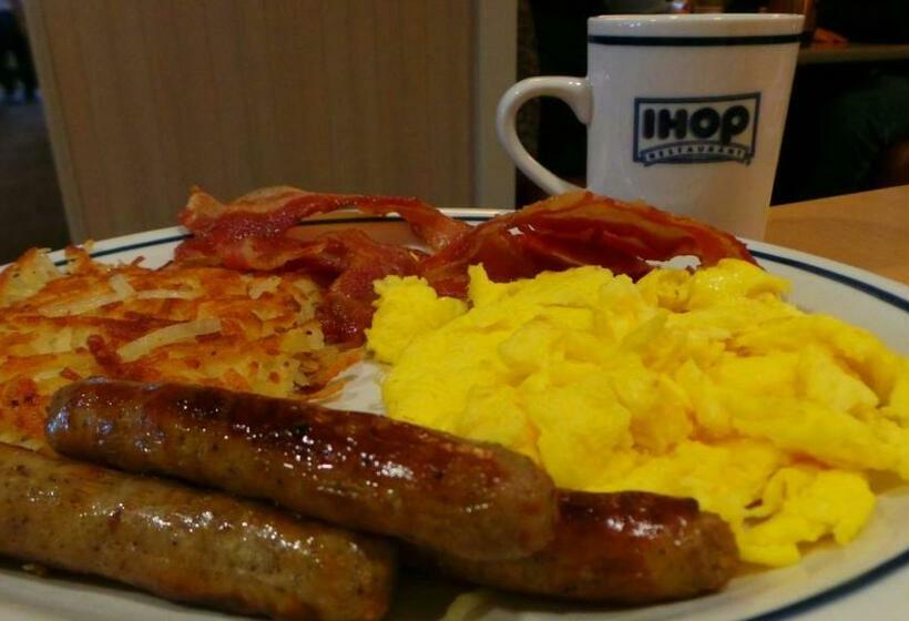 Отель Travelodge By Wyndham Chilliwack