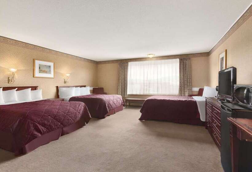 Отель Travelodge By Wyndham Edmundston