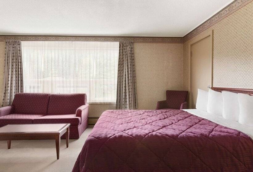 Отель Travelodge By Wyndham Edmundston