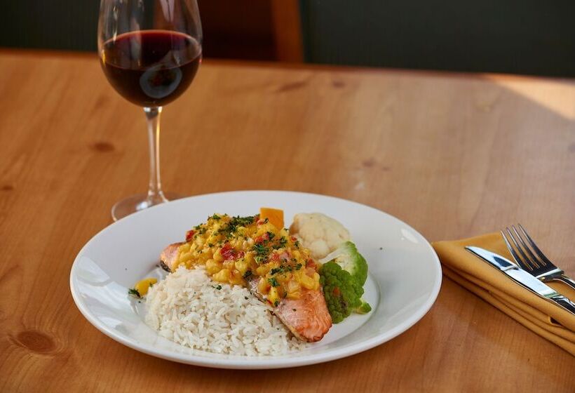 فندق Holland America Dawson City Inn