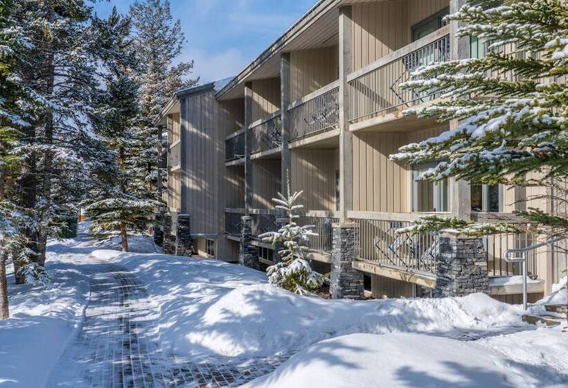 Tunnel Mountain Resort